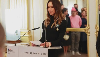 贝克汉姆夫妇和孩子们团结一致亮相巴黎时装周